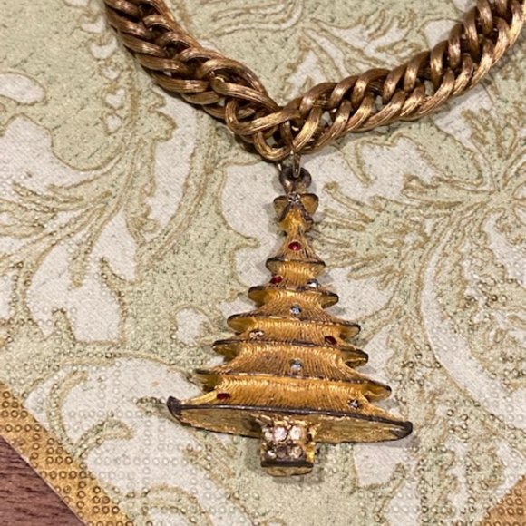 HOLIDAY🎄🎄VTG Brushed Gold Christmas Tree Charm BRACELET - Picture 3 of 6